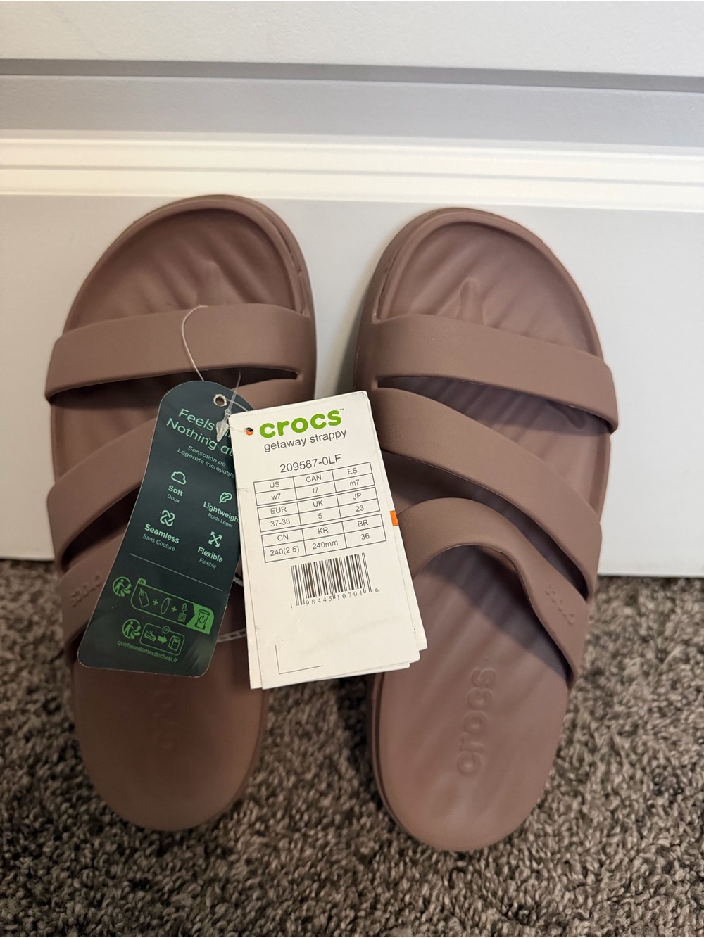 New Crocs getaway sandal brown size 7